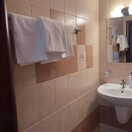 “royal Park And Apartments” *